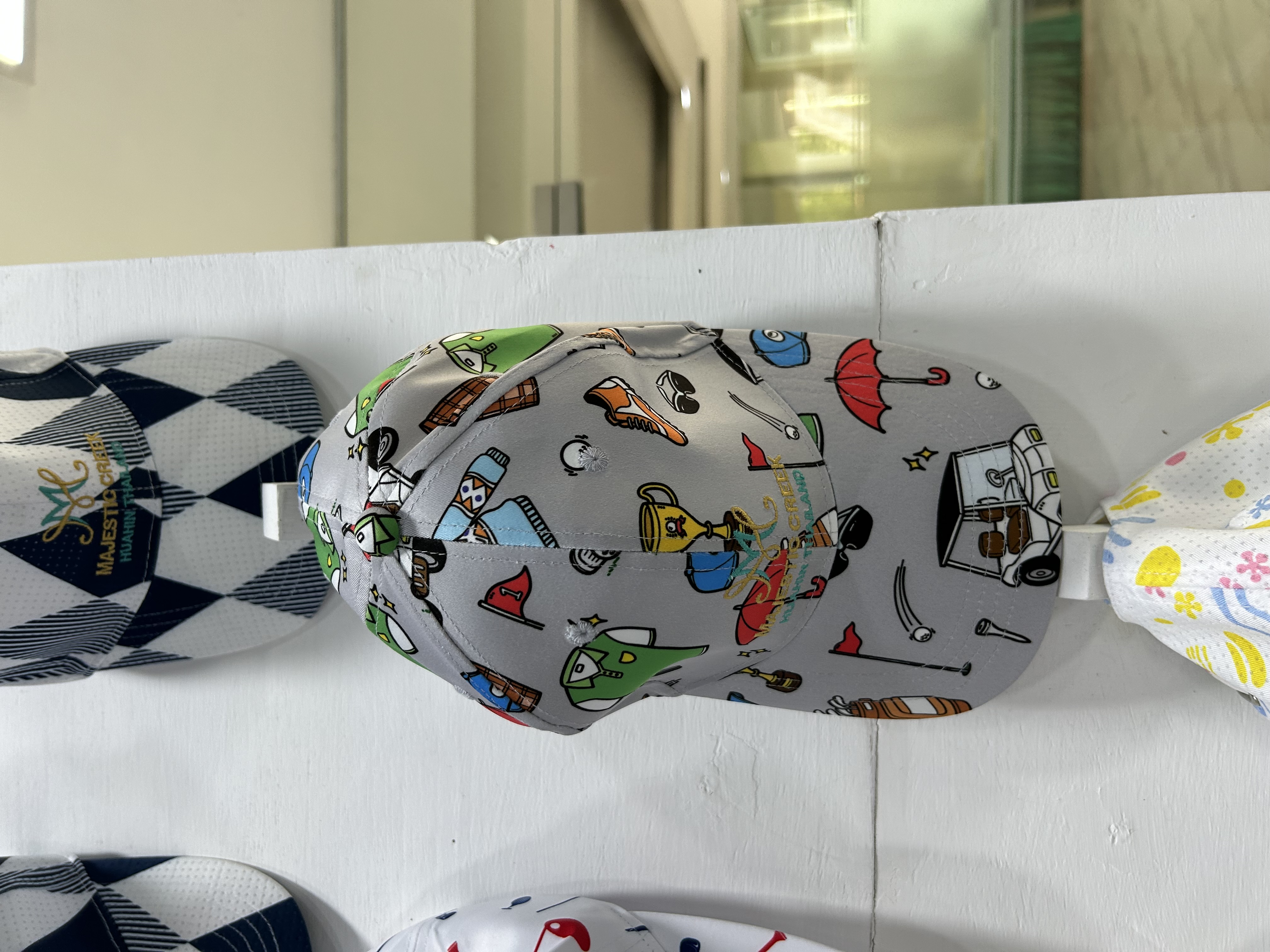 Magnifique casquette à 500 baths comme les polos. J'adopte !