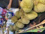 Un stand de durian au marché