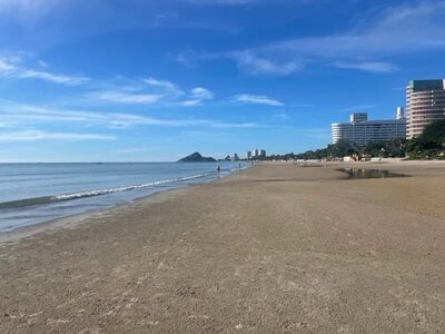 La belle plage de Hua Hin