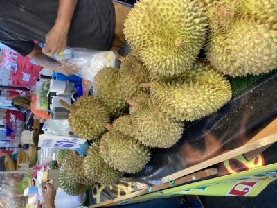 Un stand de durian au marché